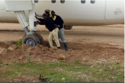 See The Plane That Got Stuck In Mud For 2 Days After Skidding Off The ...